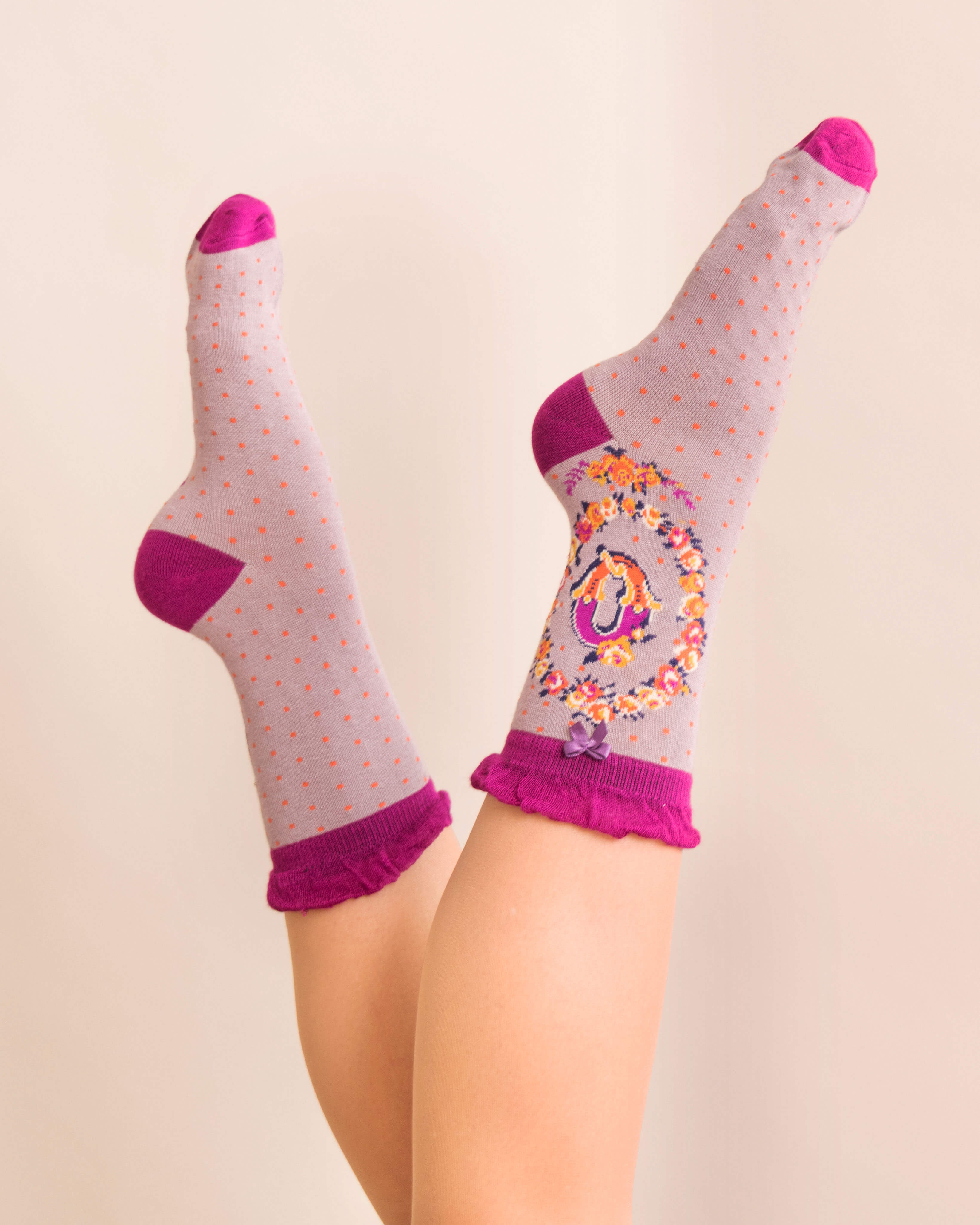 A-Z Ankle Socks - Letter Q