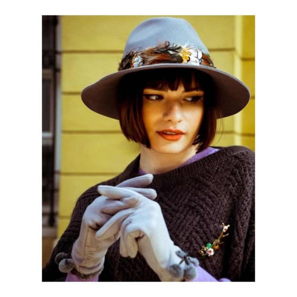 Amelia Faux Suede Gloves In Pale Grey
