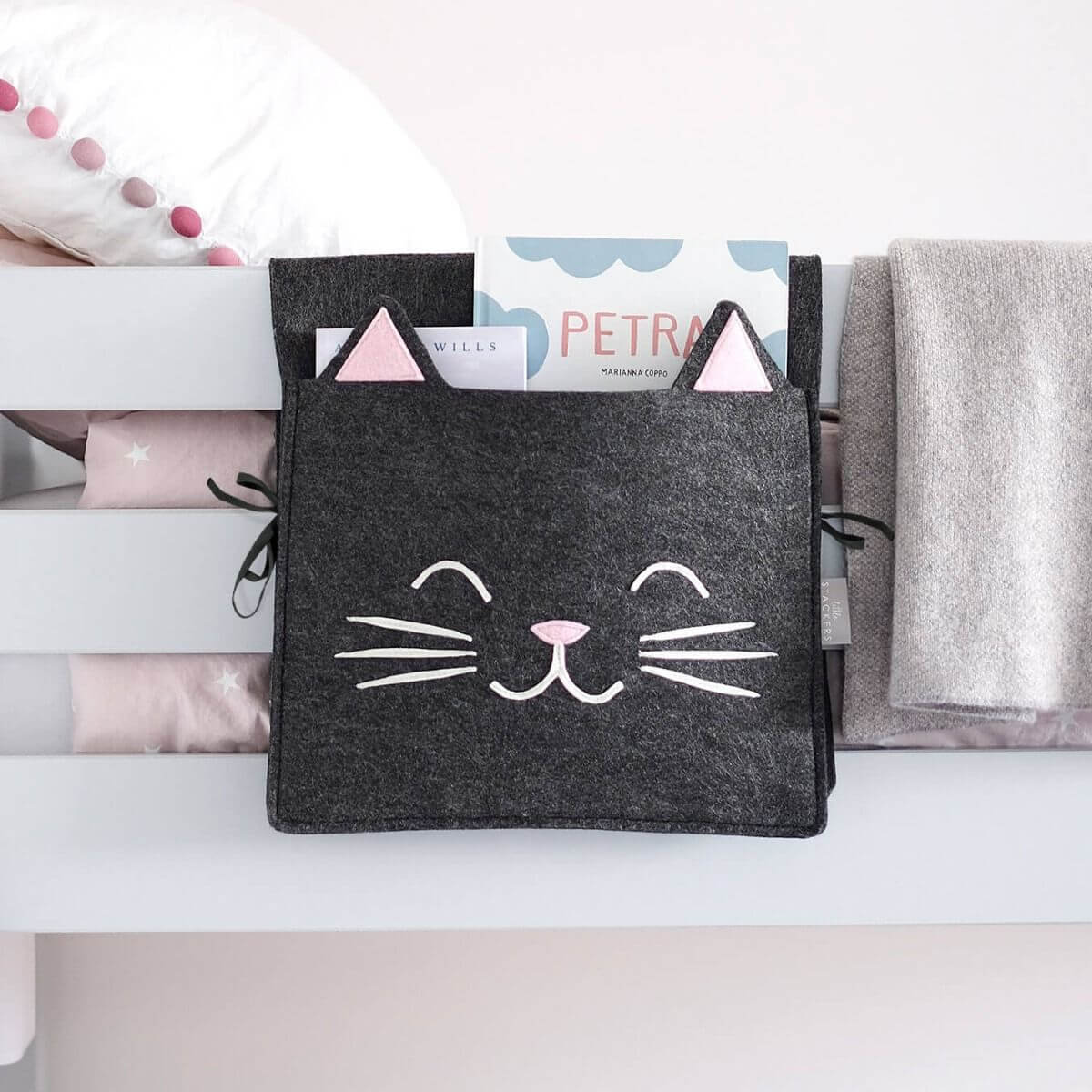 Chloe Cat Bed Pocket