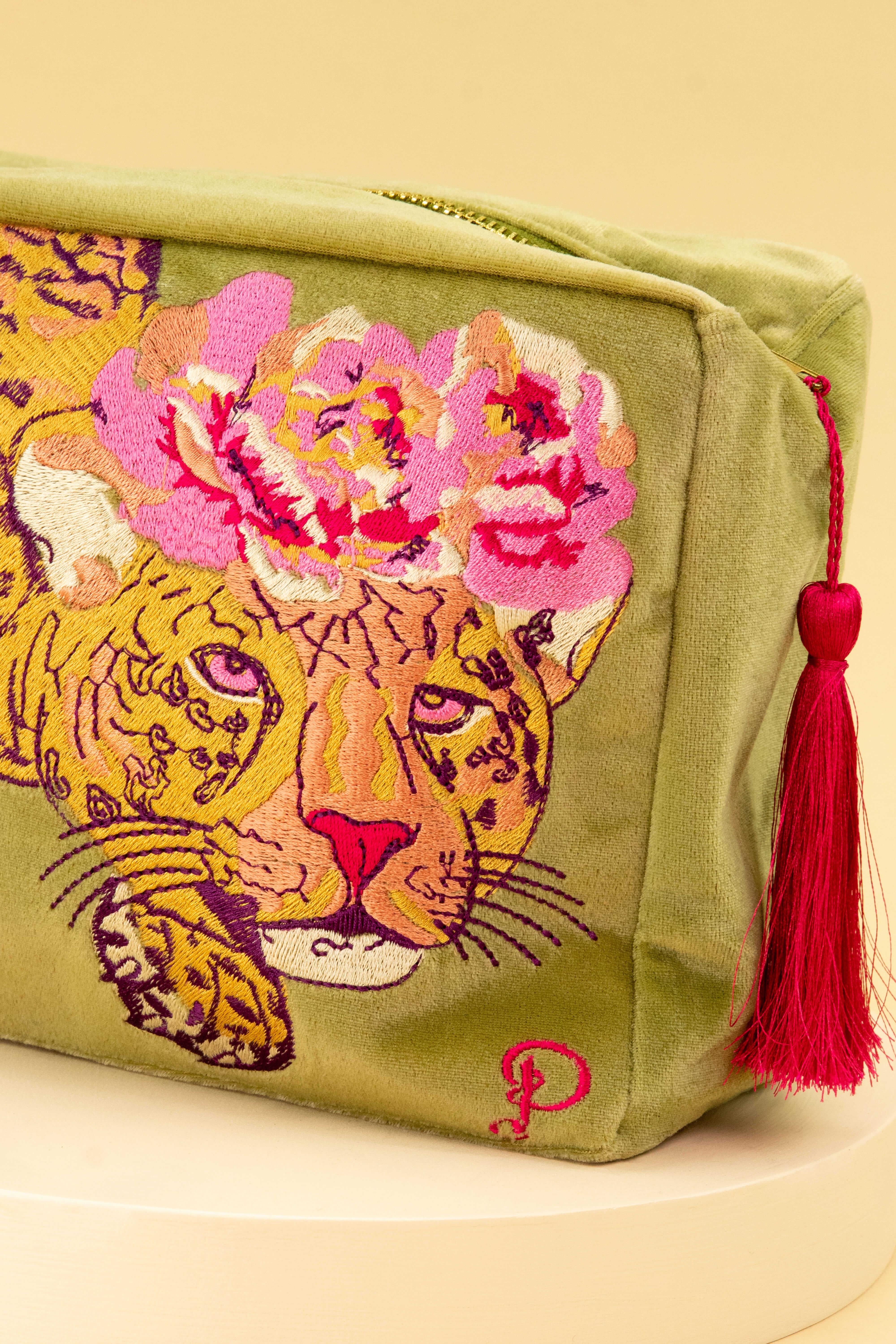 Climbing Leopard Velvet Wash Bag